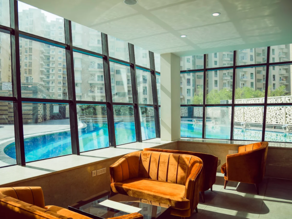 ajnara-daffodil-swimming-pool