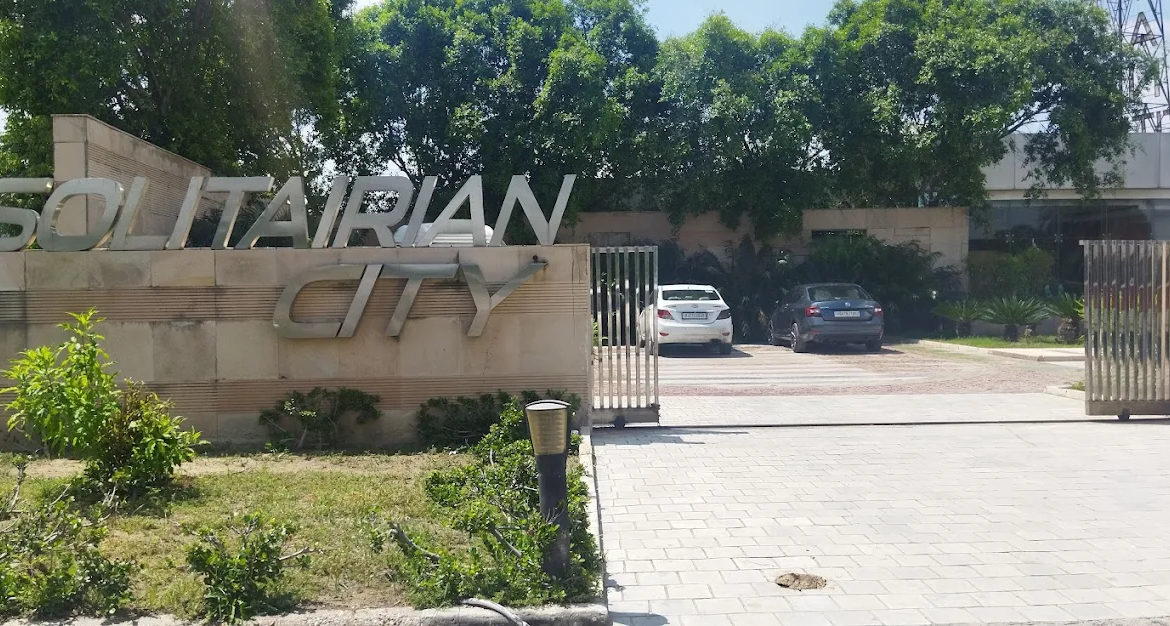 solitairian-city-gate